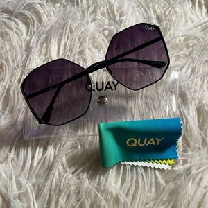Quay On a Dime Black Sunglasses